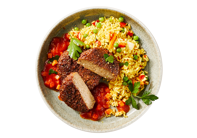 Vegetarische Frikadellen in Tomatensoße mit Djuvec-Reis
