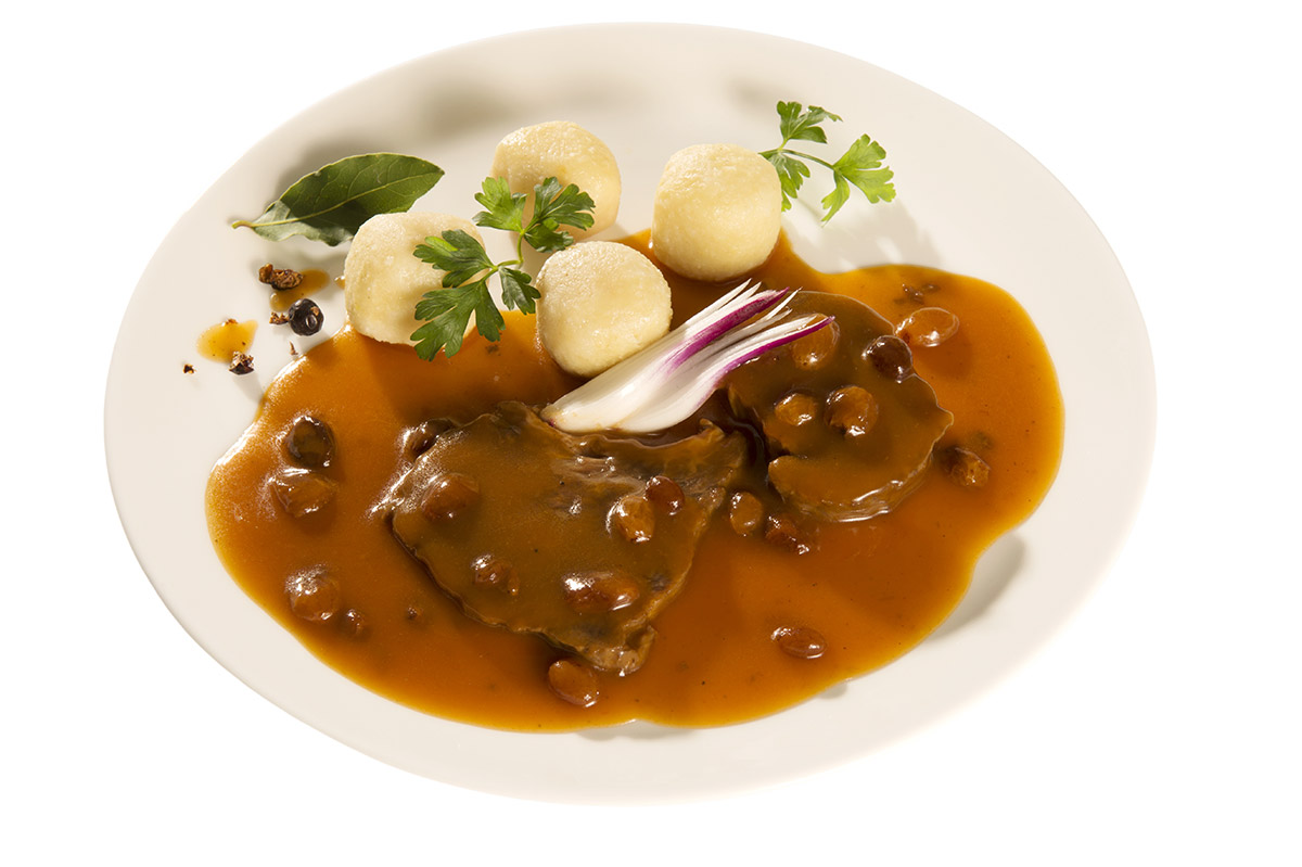 Rheinischer Sauerbraten in Bratensoße dazu Kartoffelklöße