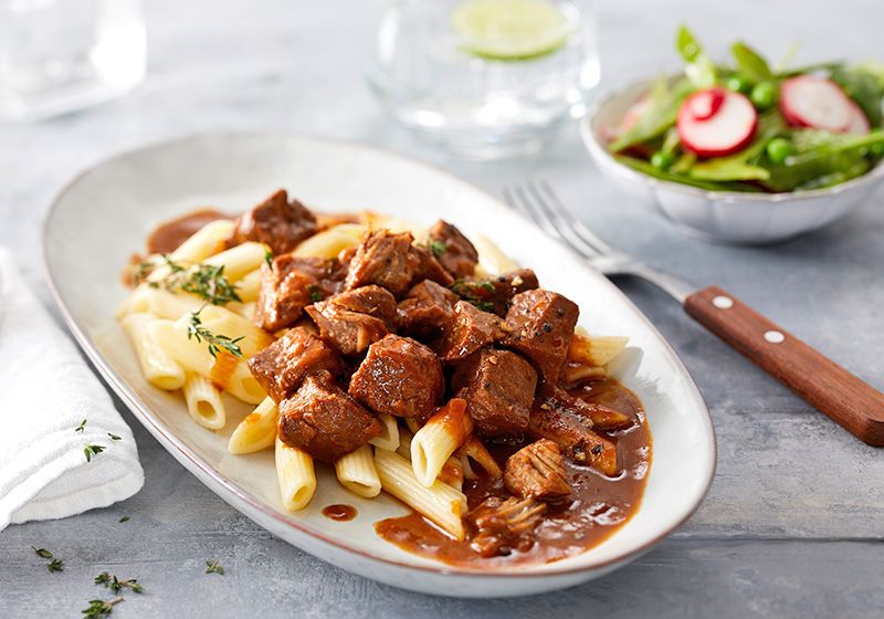 Gulasch nach Hausfrauenart mit Penne