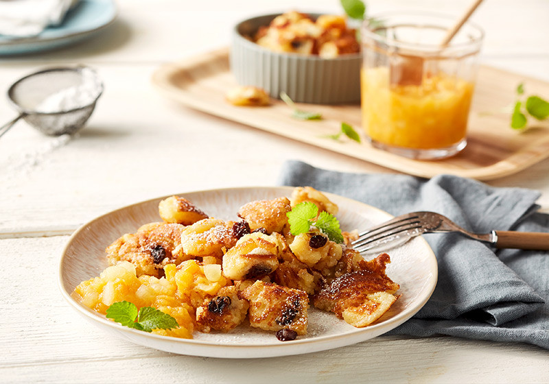 Kaiserschmarrn mit Apfel-Aprikosen-Kompott