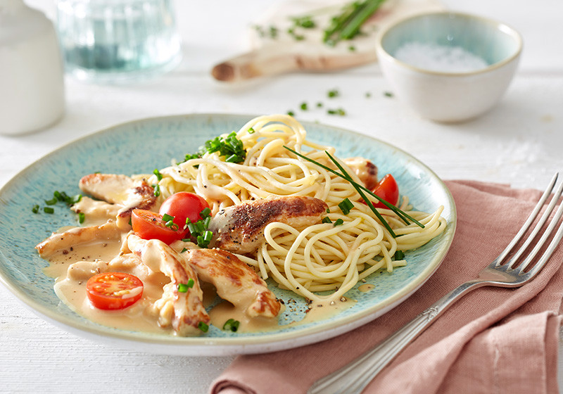 Hähnchengeschnetzeltes in Weißweinsoße mit Spaghetti