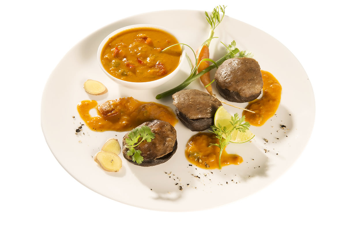 Vegetarisch gefüllte Champignons dazu Linsen-Joghurtsoße